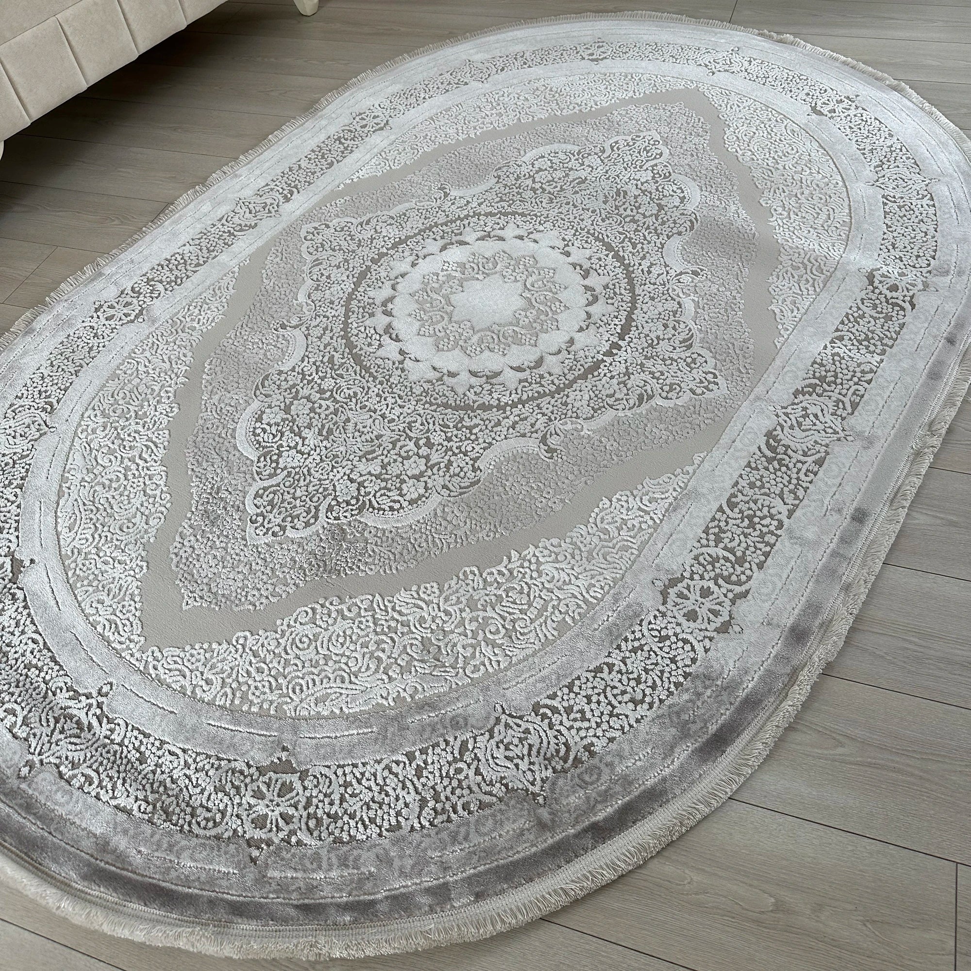 Класичний килим слонова кістка