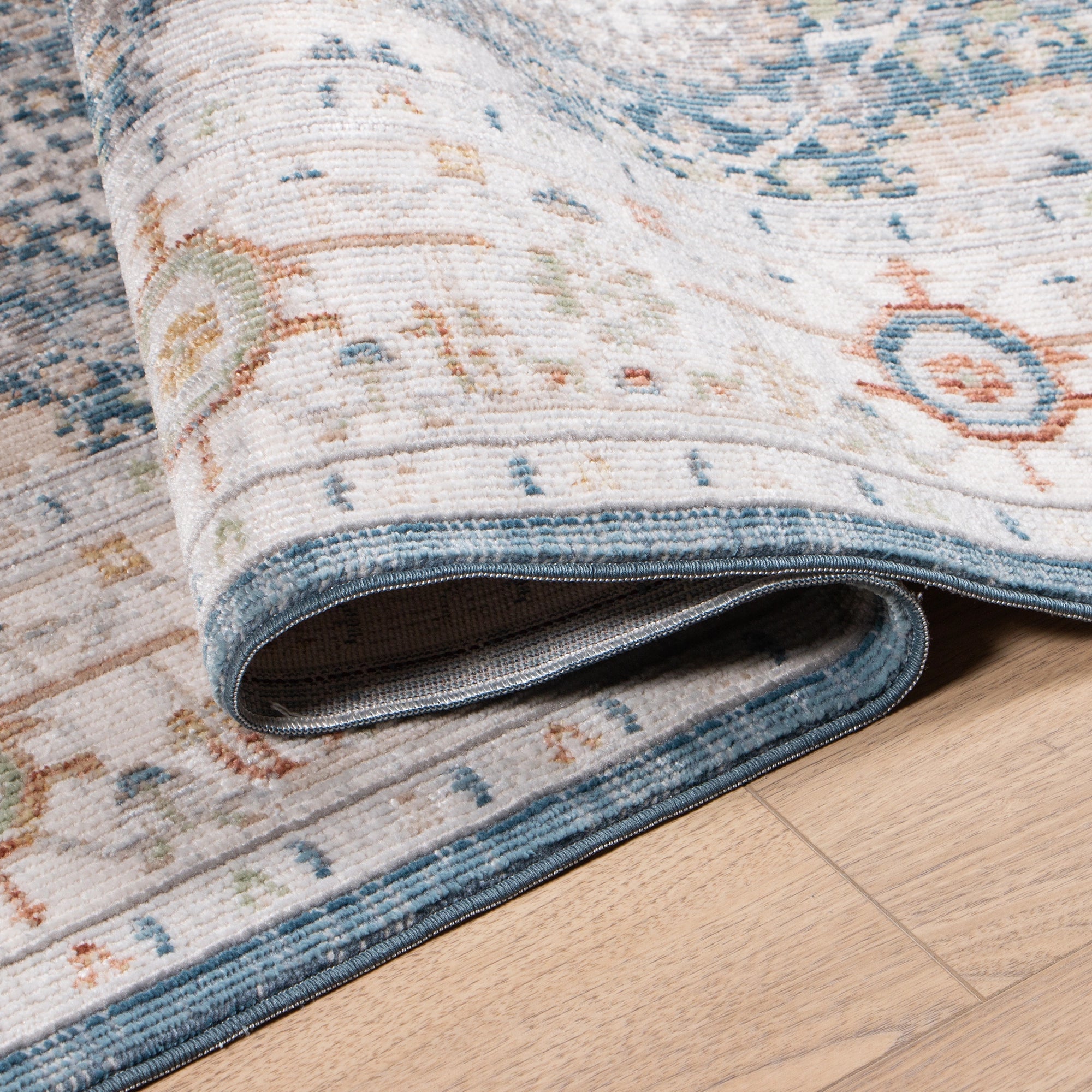 Класичний темно синій килим з медальйоном