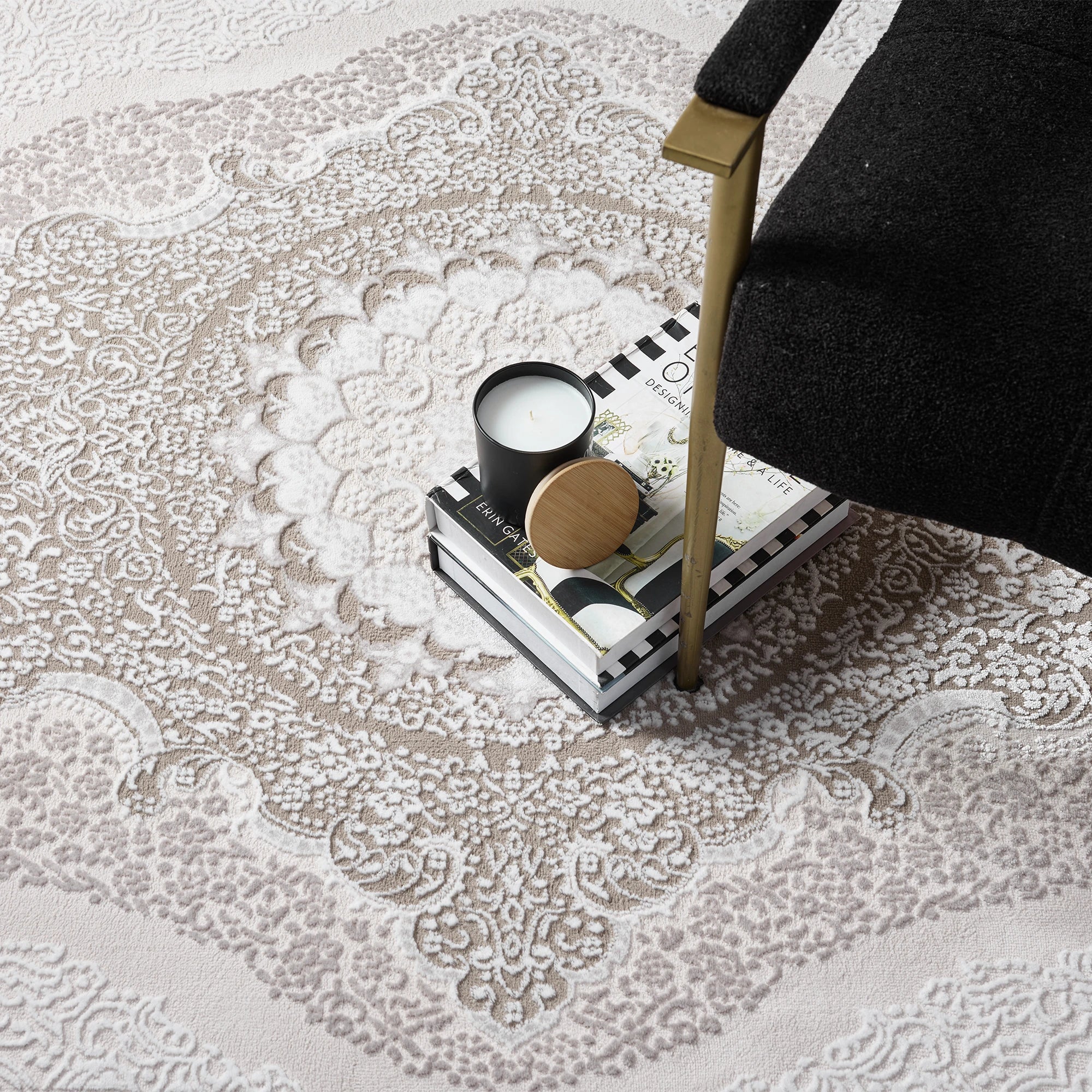 Класичний килим слонова кістка