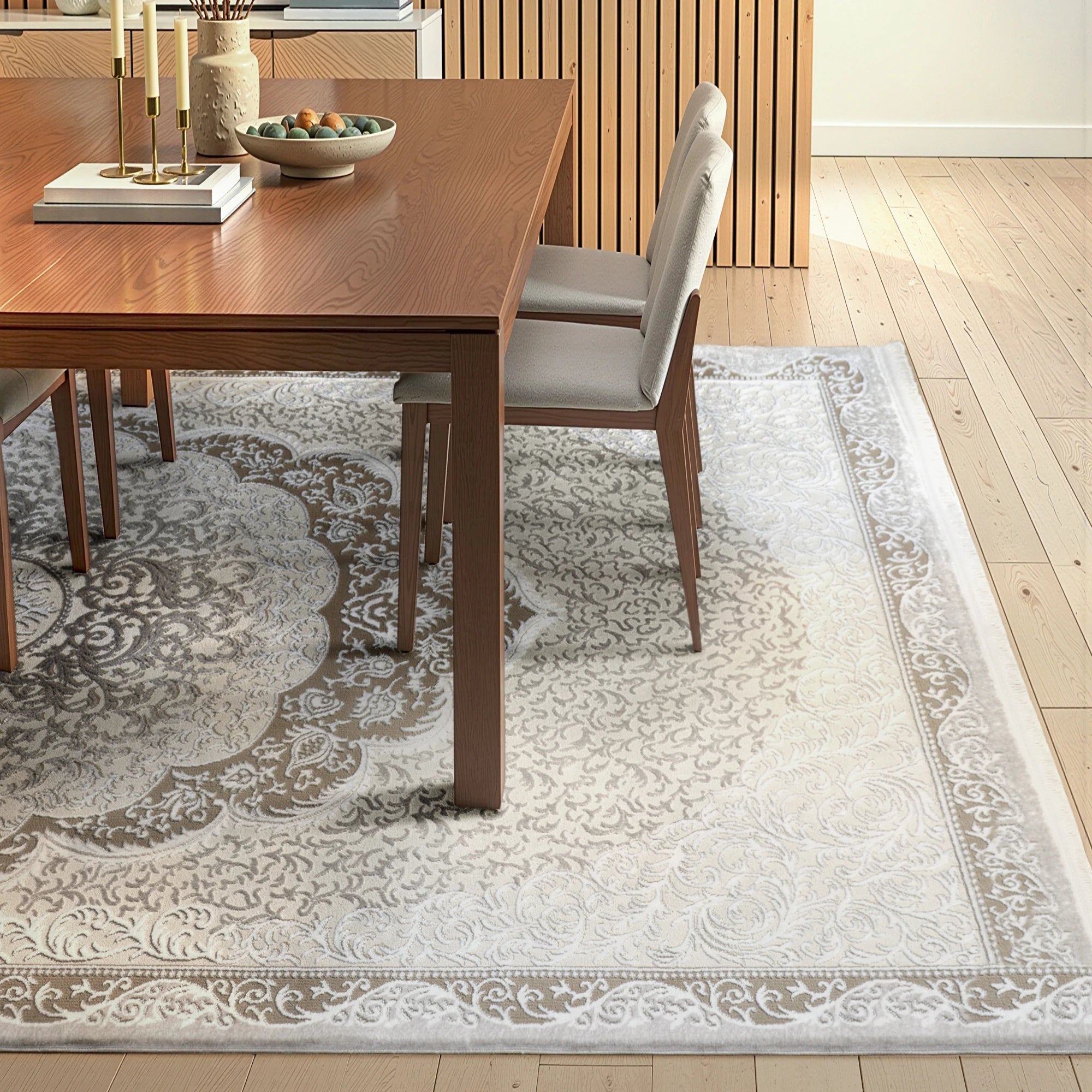 Коричневий традиційний килим-медальйон