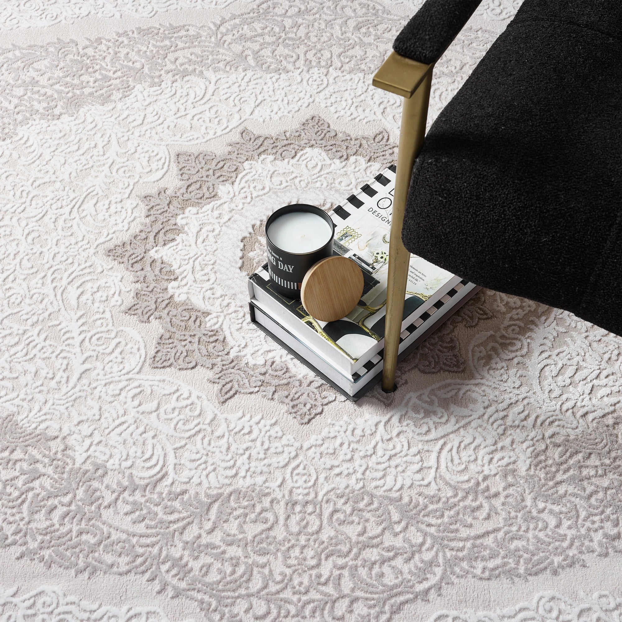 Бежевий квітковий килим-медальйон