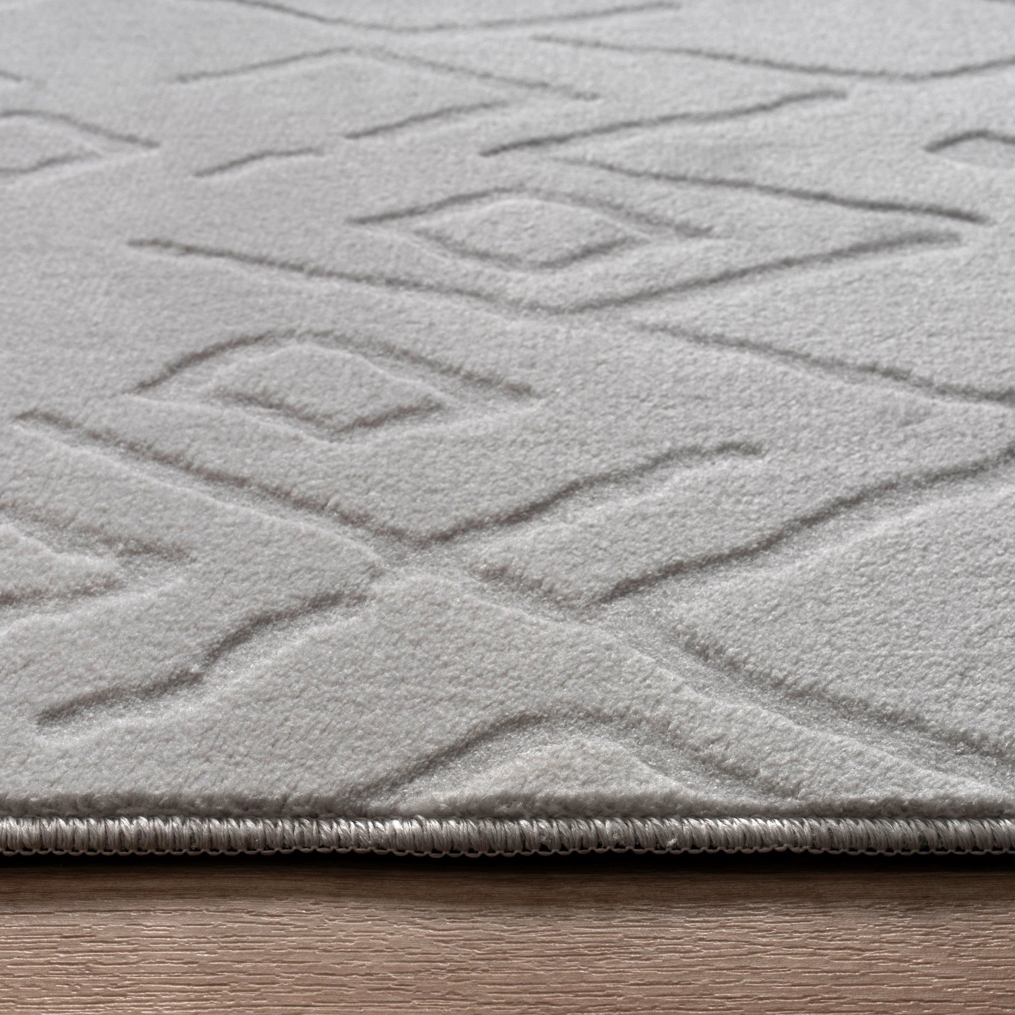 Світло сірий ромбовий килим