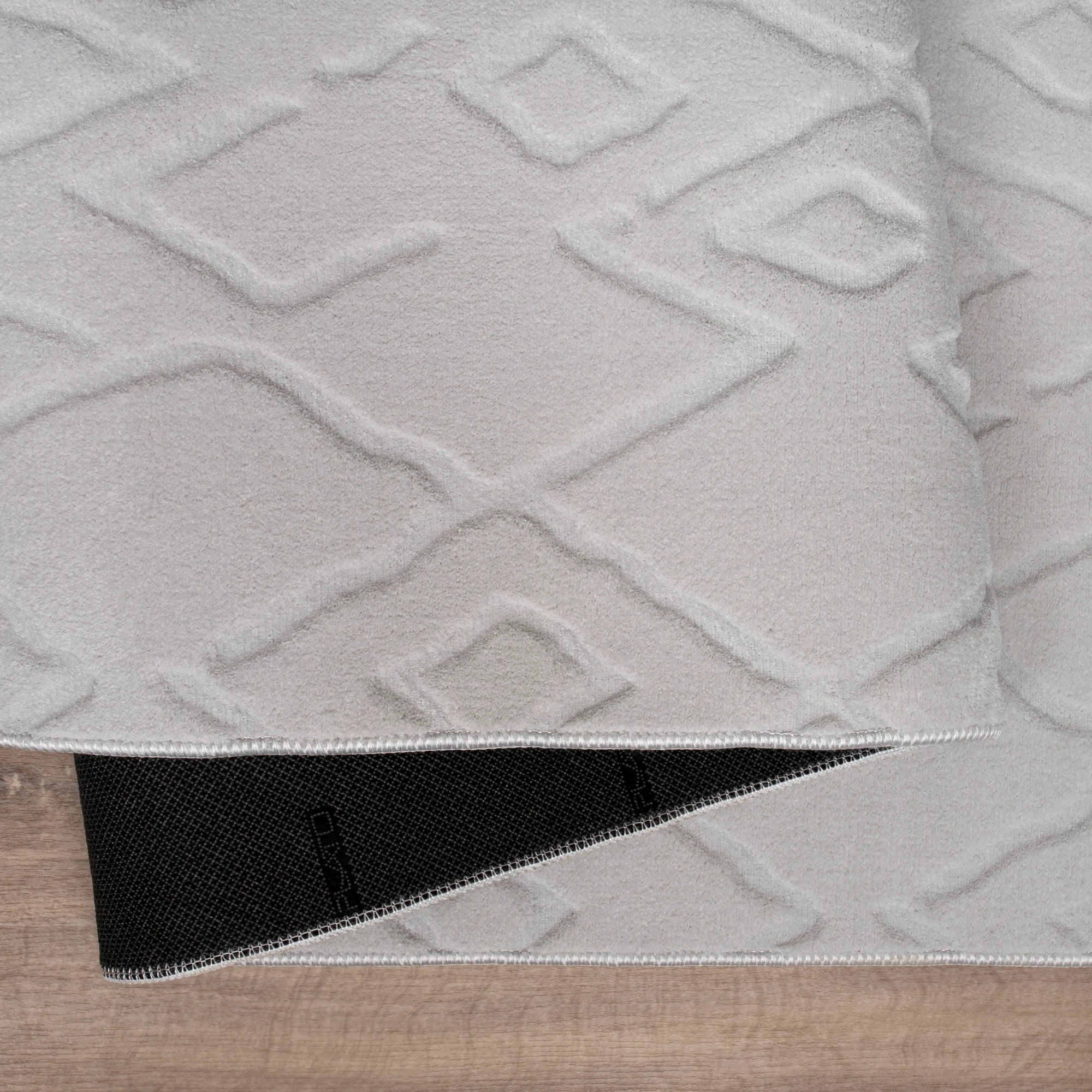 Світло сірий ромбовий килим