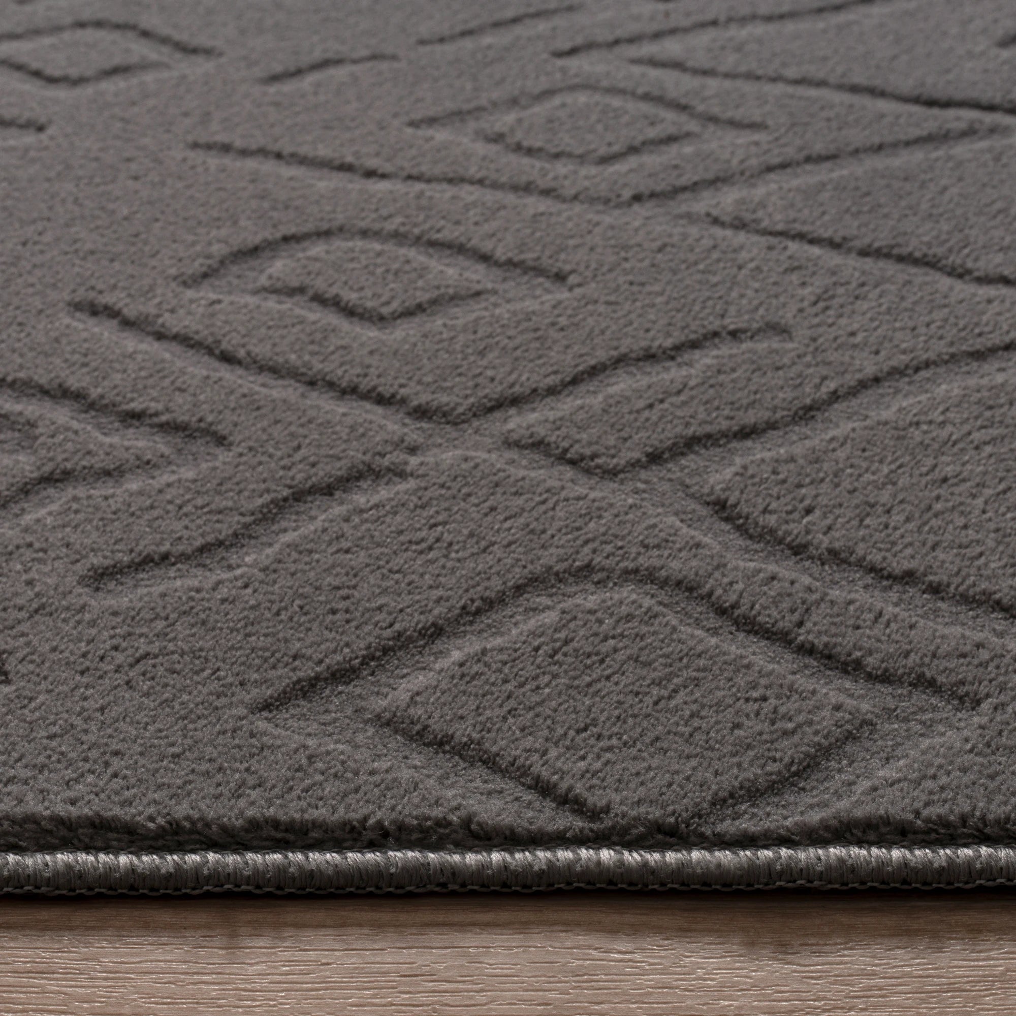 Сталево сірий ромбовий килим