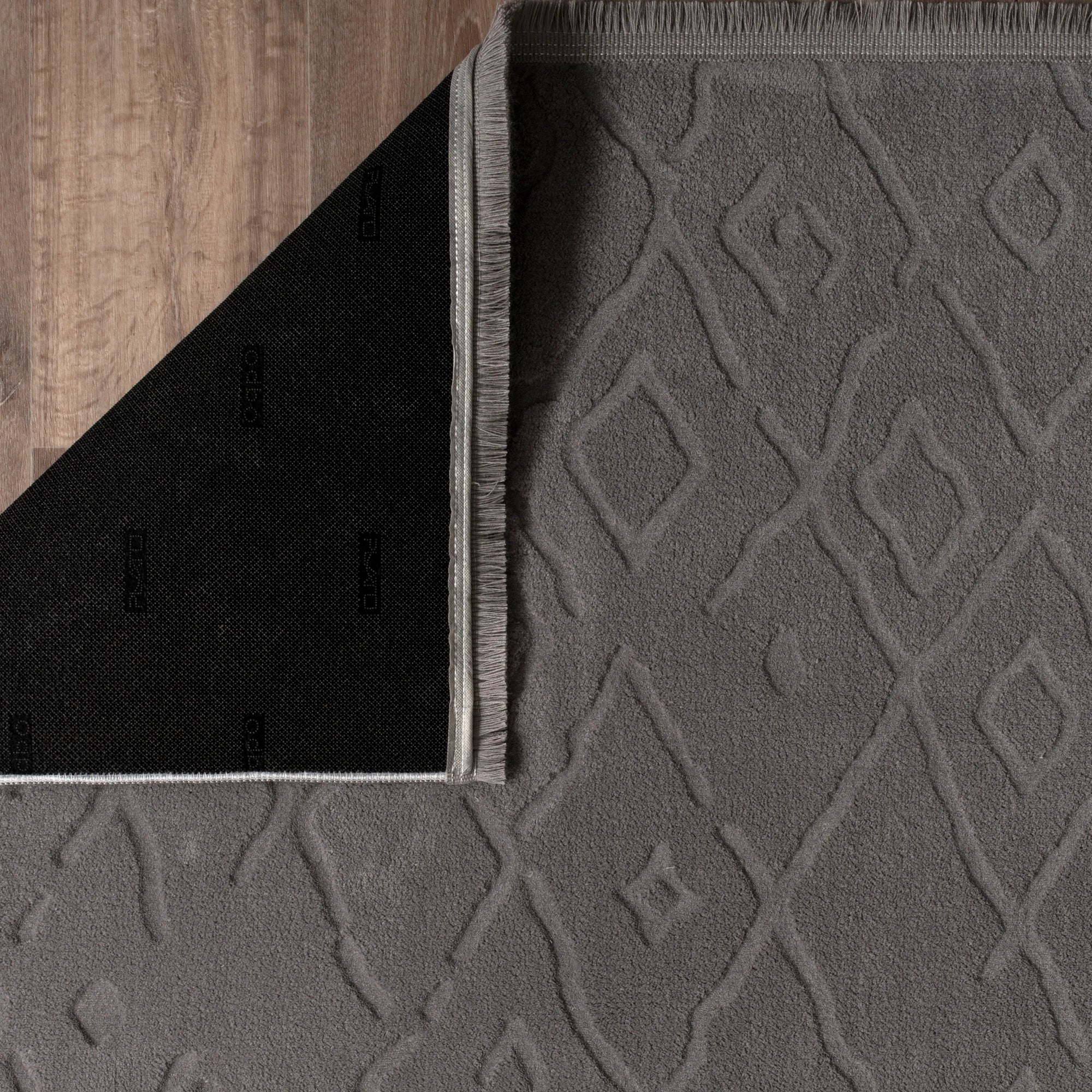 Сталево сірий ромбовий килим