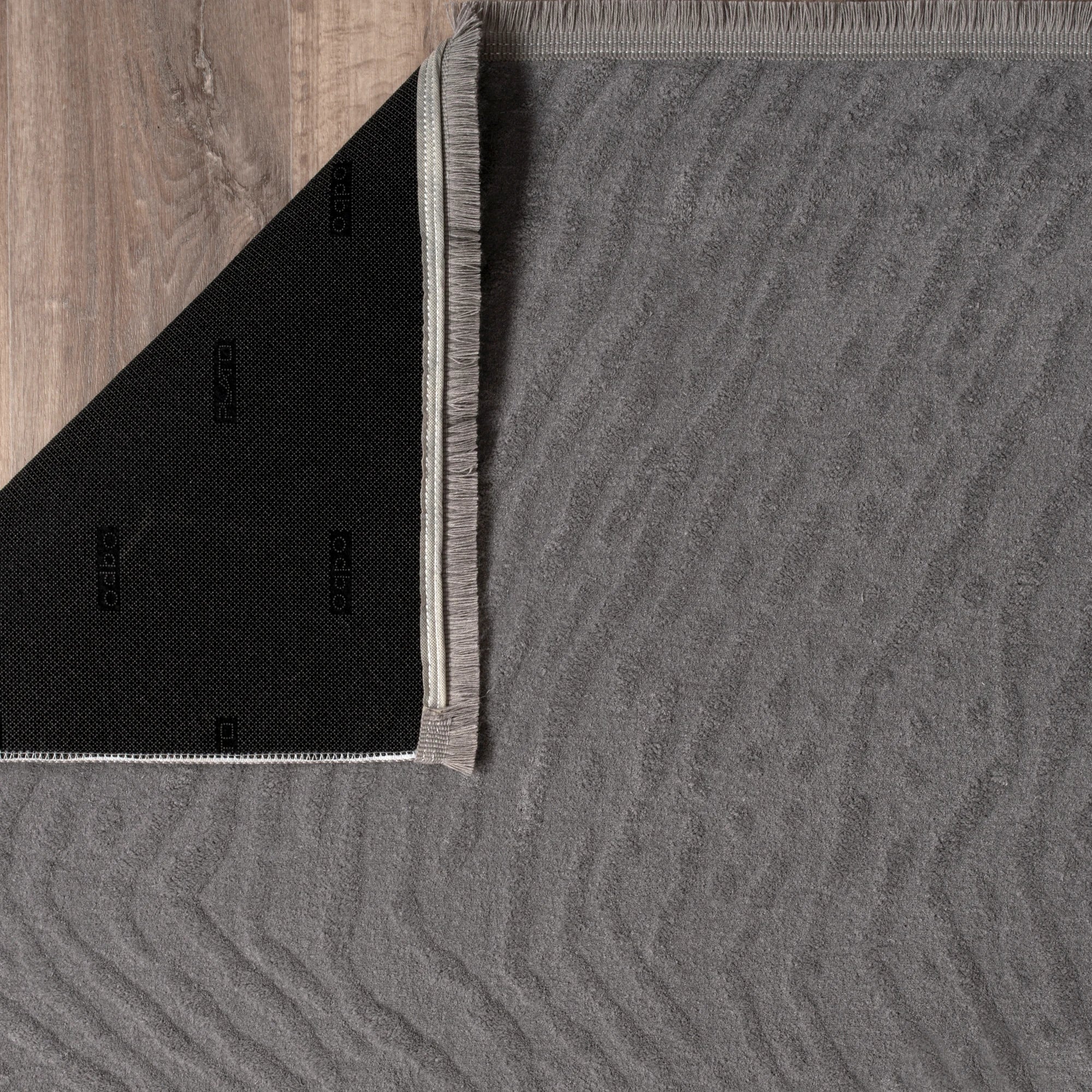 Сірий хвилястий килим