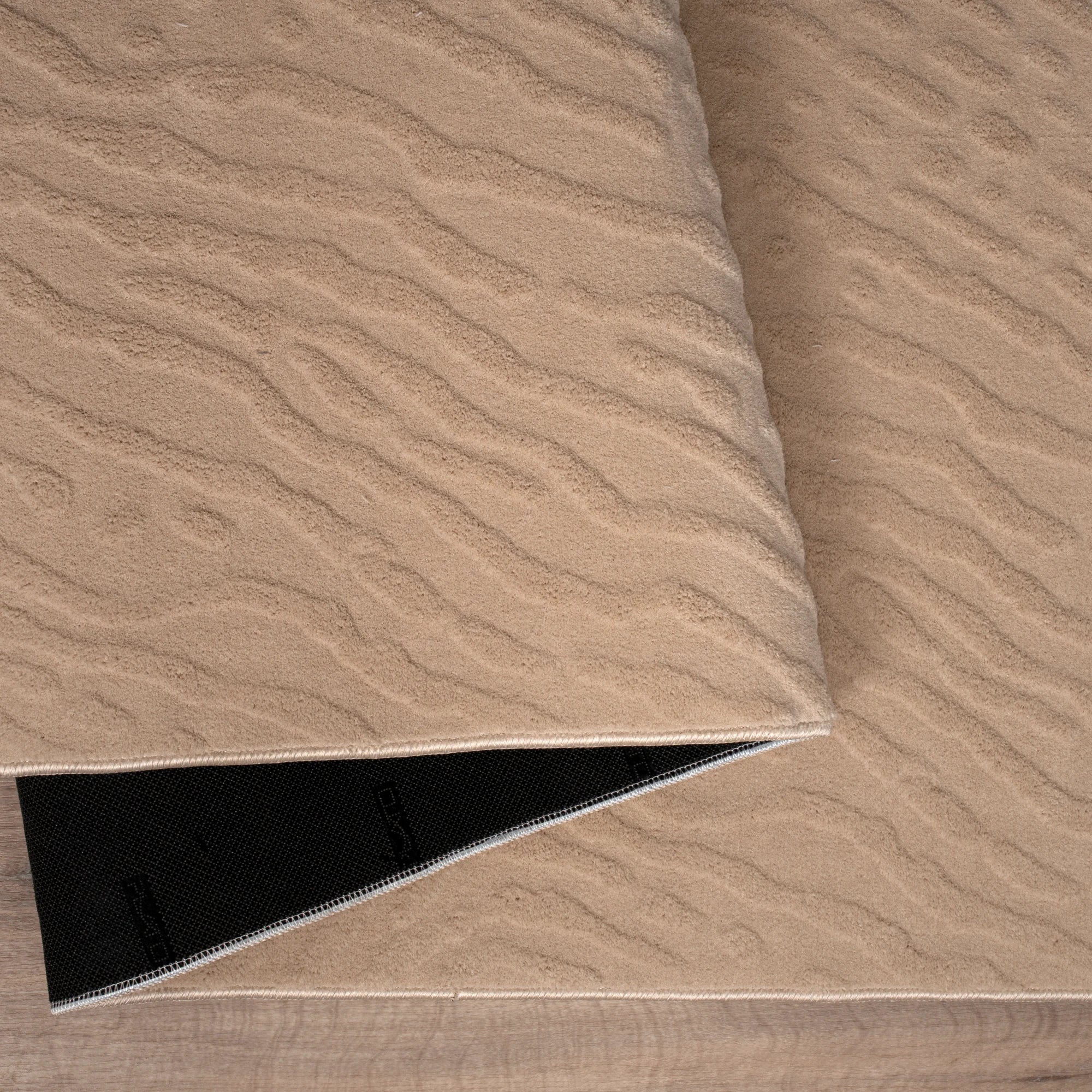 Сучасний хвилястий плюшевий килим - бежевий