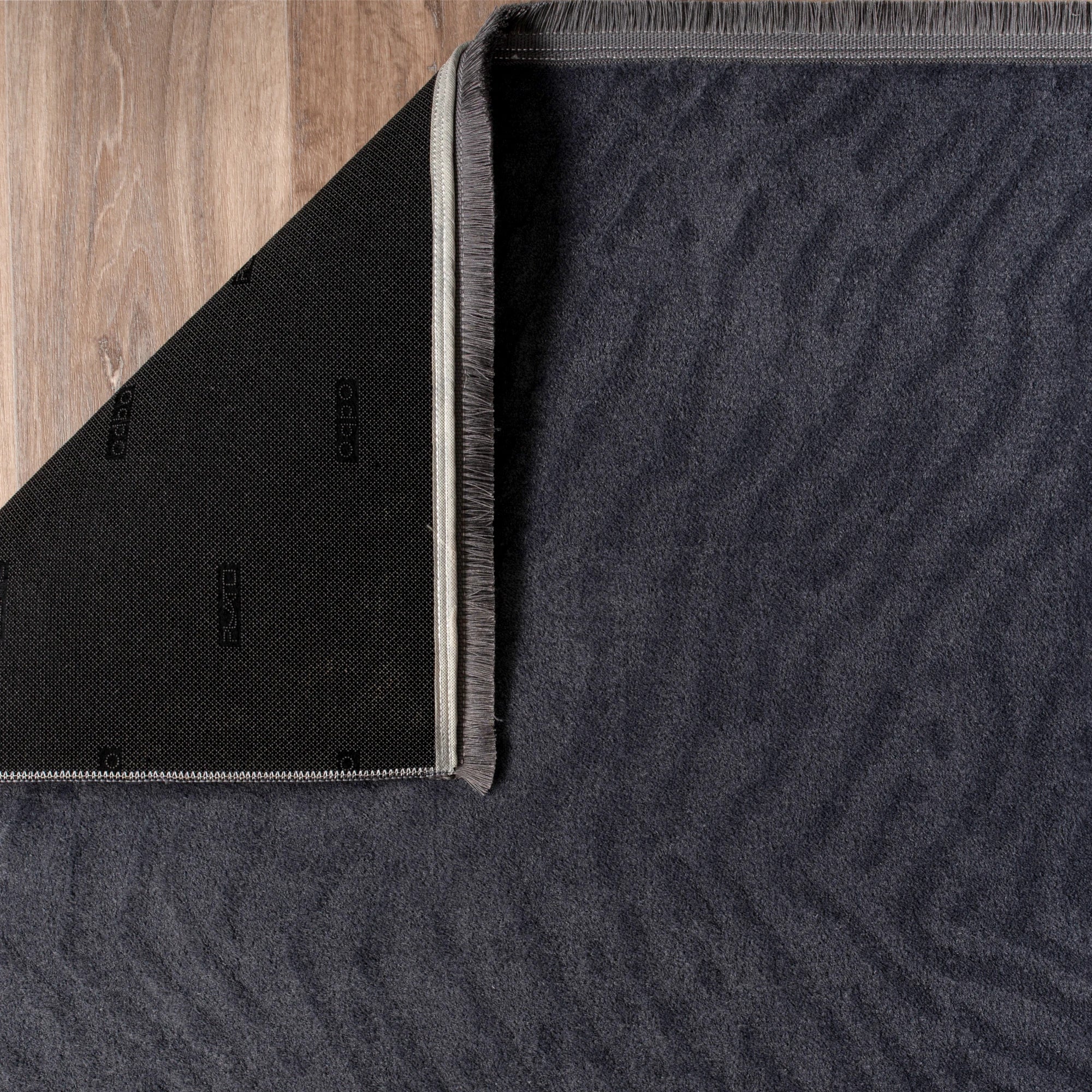 Сучасний хвилястий плюшевий килим - темно-сірий