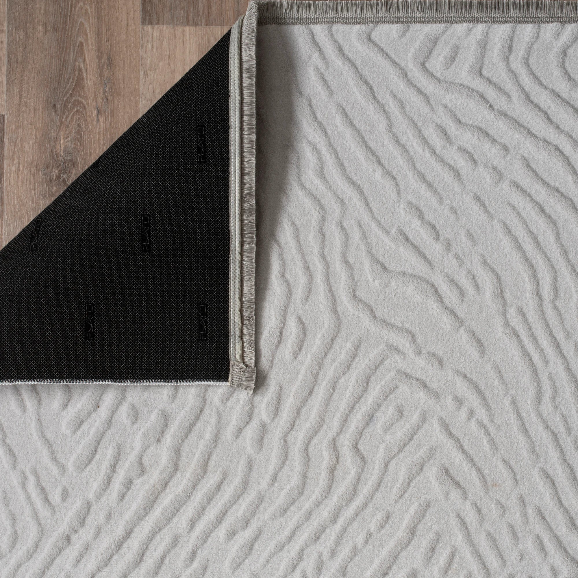 Світло сірий хвилястий килим