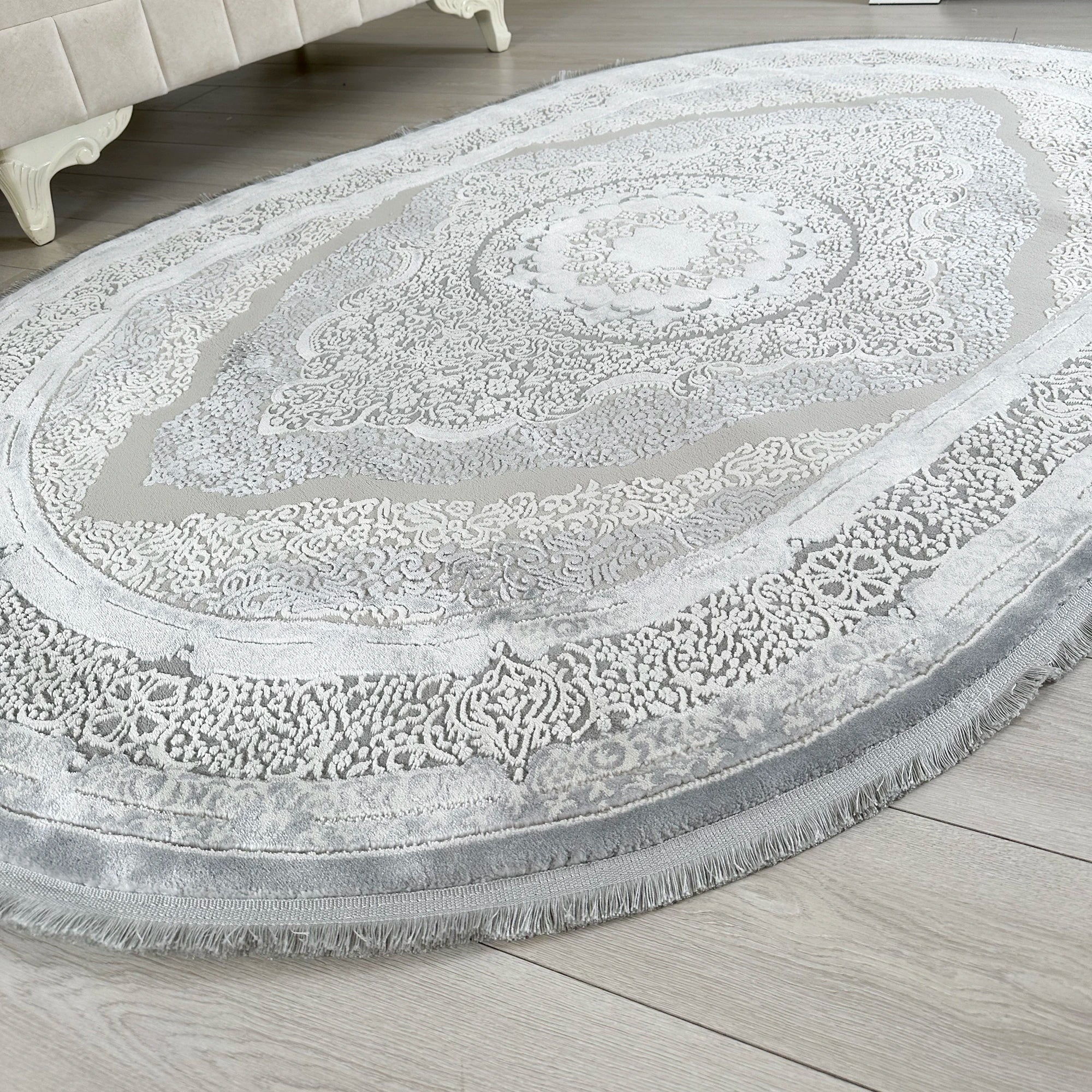 Килим з тканим візерунком