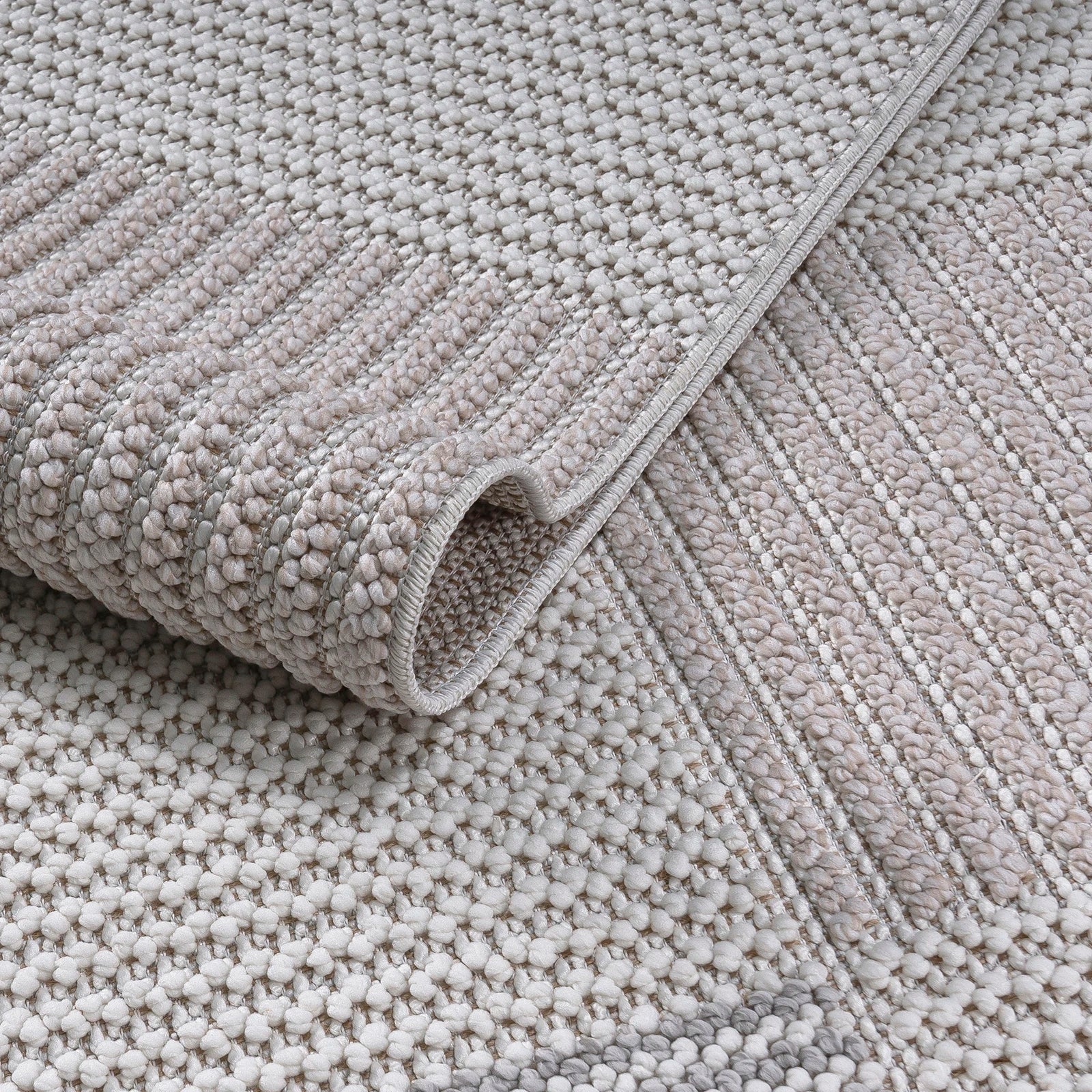 Сучасний килим із сіро коричневого кольору