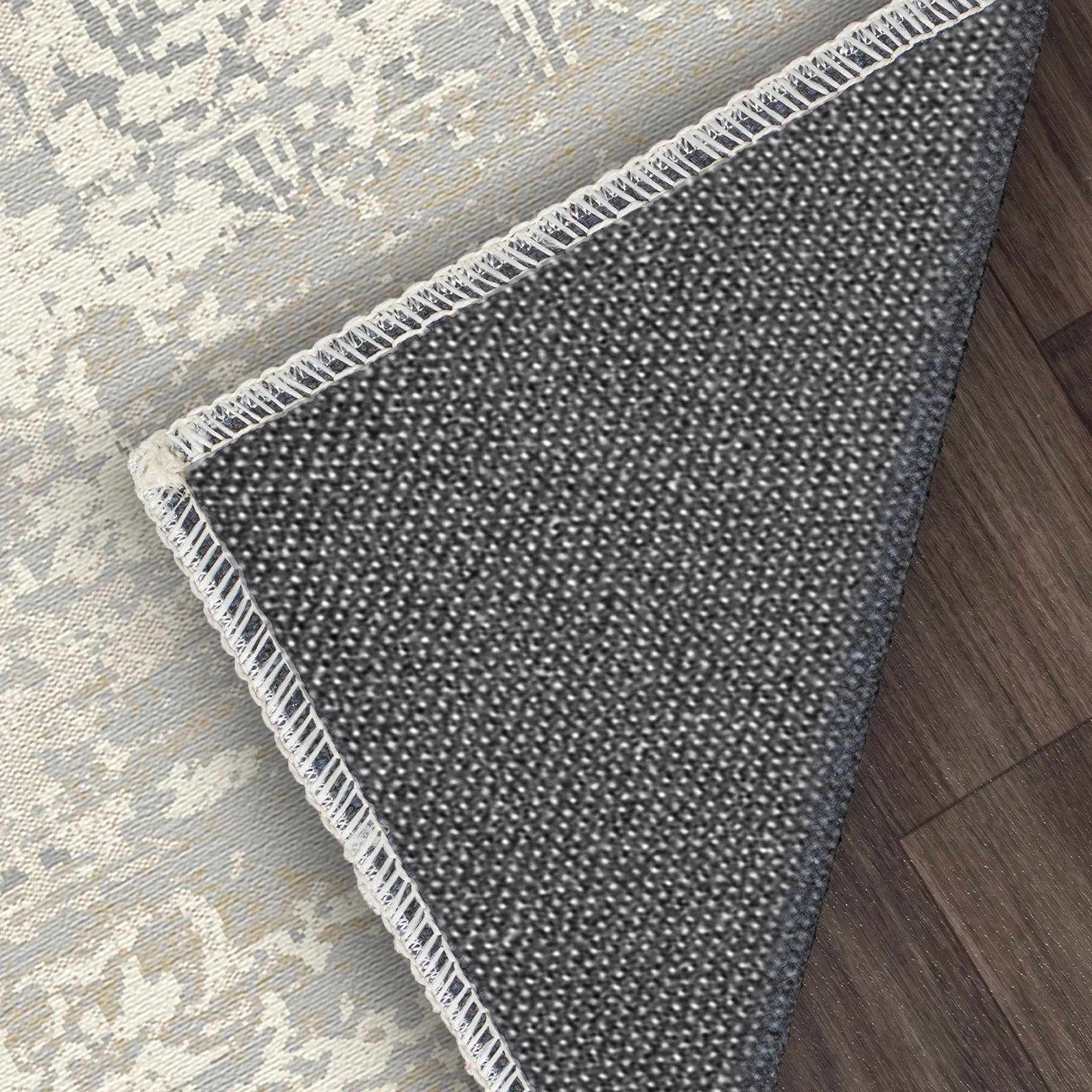 Вицвілий вінтажний дамаський килим з потертостями