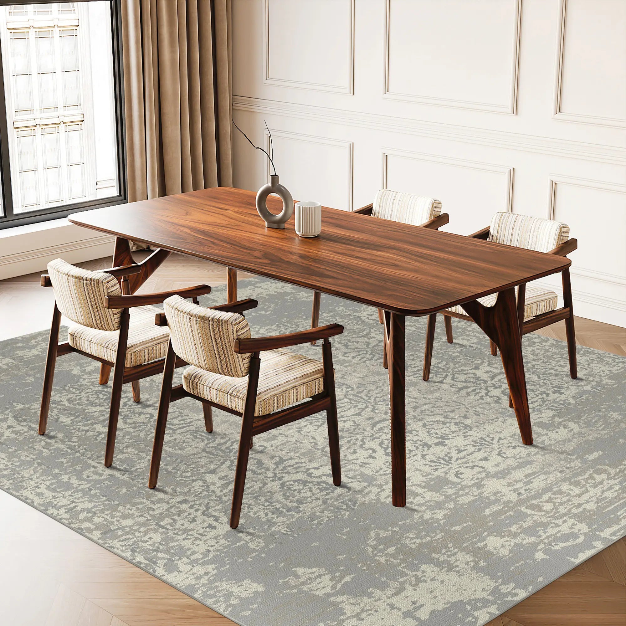 Вицвілий вінтажний дамаський килим з потертостями