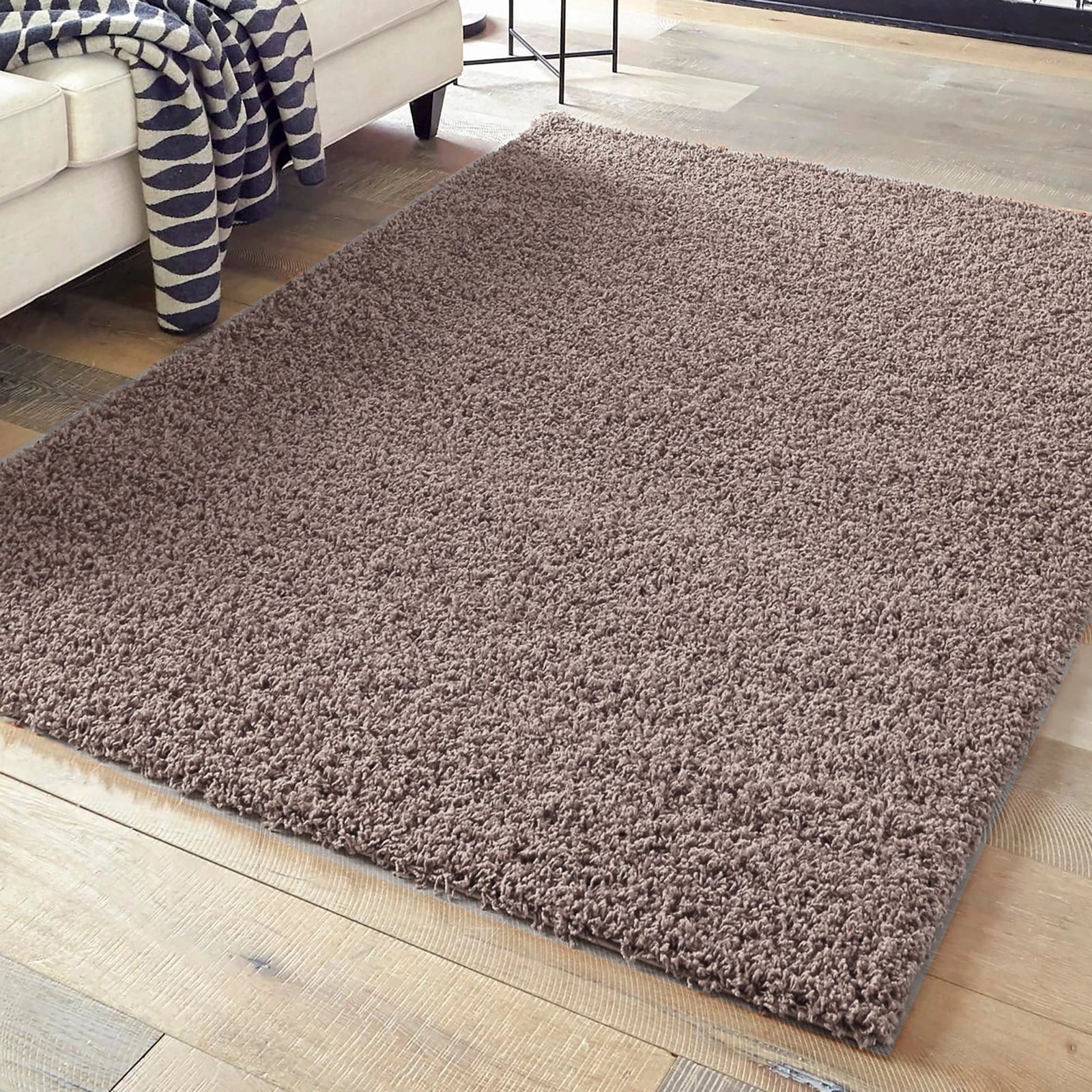 Оксамитовий килим кольору сірого оксамиту