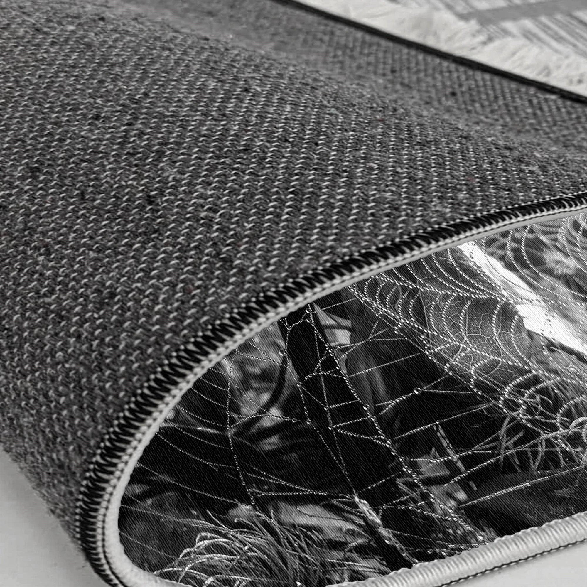 Готичний килимок для Хеллоуїна з павутиною