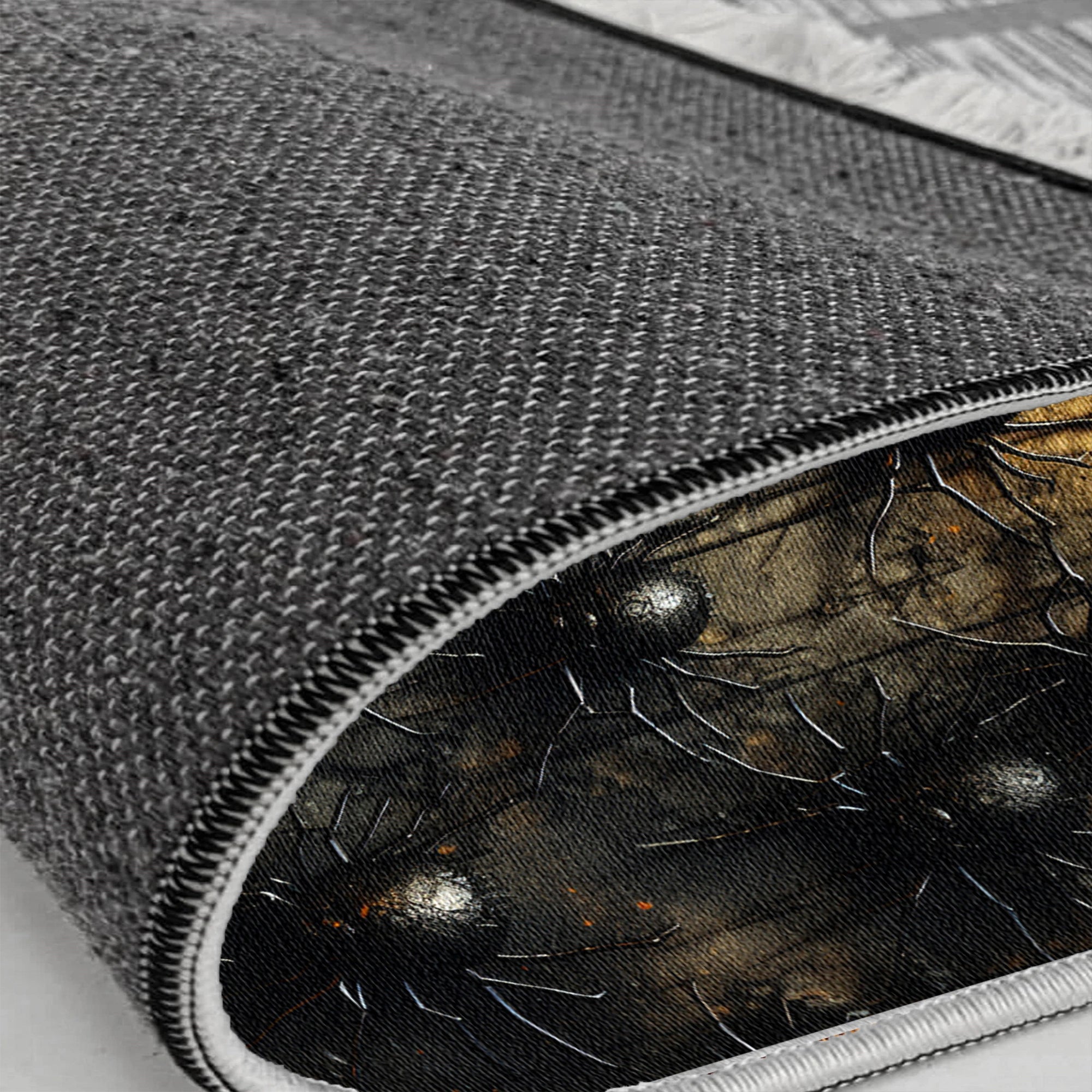 Килим з моторошним візерунком павука